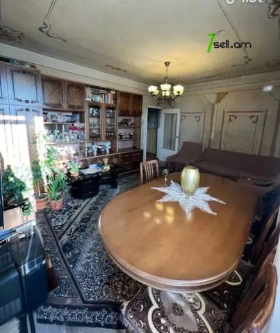 4 սենյականոց բնակարան, Թբիլիսյան խճուղի, 97 ք.մ., 7/16 հարկ, մի քանի պատշգամբ, մասնակի վերանորոգում