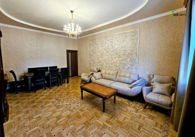 Երկու հարկանի քարե տուն Թավրիզյան փողոցում Արաբկիրում, 400 քմ, 2 սանհանգույց, կապիտալ վերանորոգված