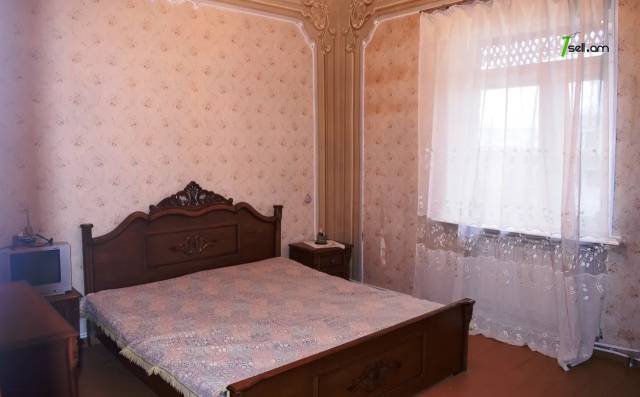 Երկու հարկանի քարե տուն, Օդանավակայանի 3-րդ թաղամաս Գյումրիում, 283 ք.մ., 3+ սանհանգույց