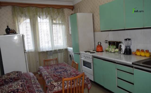 4 սենյականոց բնակարան Պարույր Սևակի փողոցում, 98 ք.մ., նախավերջին հարկ, մի քանի պատշգամբ