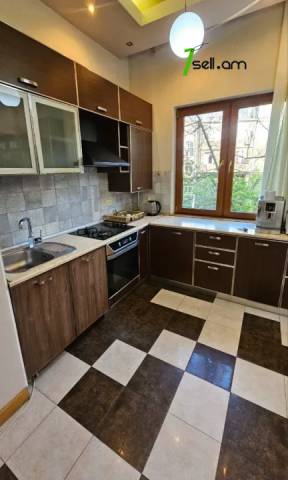 2 սենյականոց բնակարան Մեսրոպ Մաշտոցի պողոտայում, 58 քմ, 3/5 հարկ, եվրովերանորոգված, քարե շենք