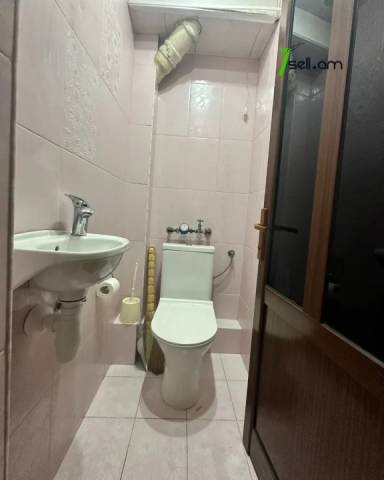 3 սենյականոց բնակարան Մոսկովյան փողոցում, 93 ք.մ., 2 սանհանգույց, նախավերջին հարկ