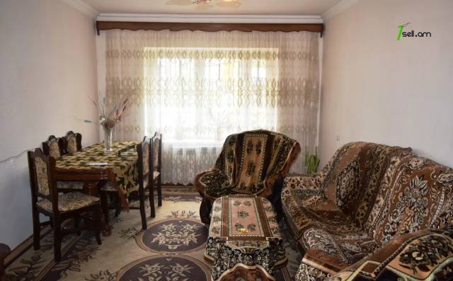 3 սենյականոց բնակարան Եղիշե Չարենցի փողոցում, 84 քմ, 1/4 հարկ, եվրովերանորոգված