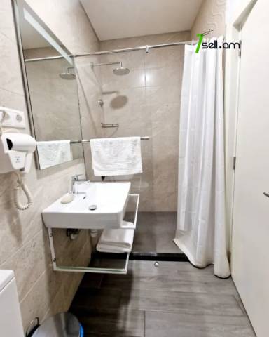 Չորս հարկանի քարե տուն Նաիրի Զարյան փողոցում Արաբկիրում, 600 ք.մ., 3+ սանհանգույց