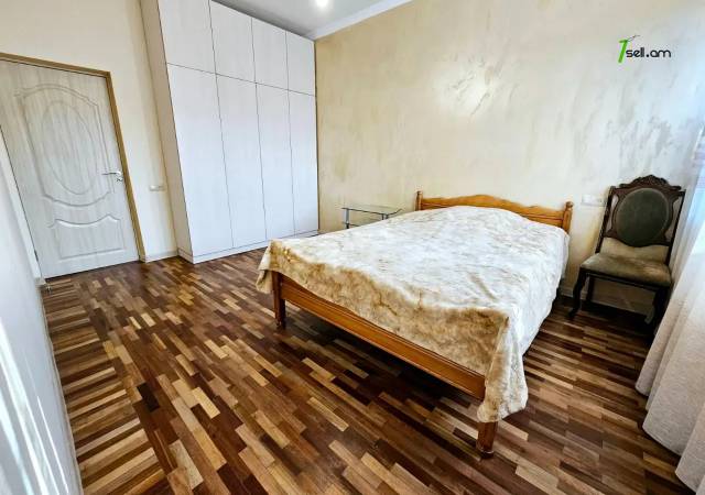 Երկու հարկանի քարե տուն Նոր Արեշի 37րդ փողոցում Էրեբունիում, 855 ք.մ., 2 սանհանգույց