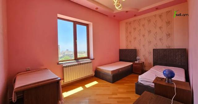 Երկու հարկանի քարե տուն Սիլիկյանի 5-րդ փողոցում Աջափնյակում, 820 քմ, 3+ սանհանգույց, մեծ հողամաս