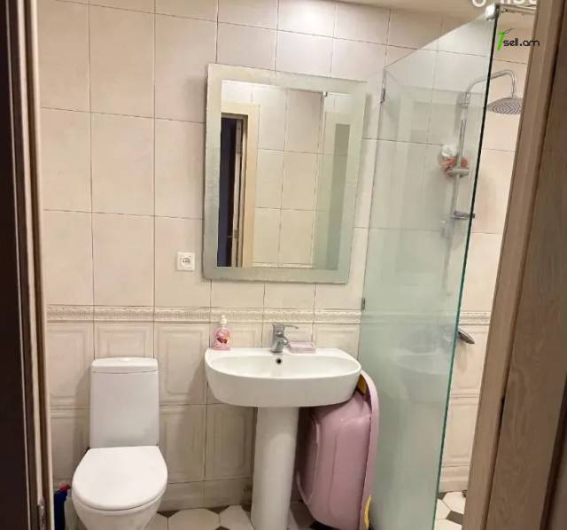 3 սենյականոց բնակարան Մոլդովական փողոցում, 82 ք.մ., 3/5 հարկ, կապիտալ վերանորոգված, քարե շենք