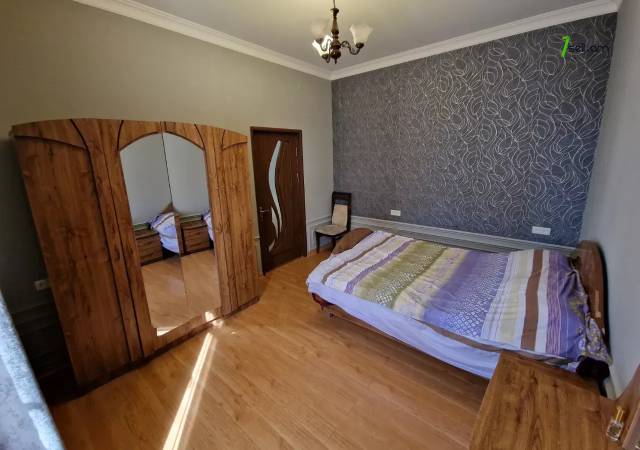 Երկու հարկանի քարե տուն Մելքումովի փողոցում Դավիթաշենում, 600 ք.մ., 3+ սանհանգույց, եվրովերանորոգված