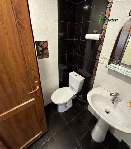 2 սենյականոց բնակարան Ամիրյան փողոցում, 58 քմ, 8/11 հարկ, բարձր առաստաղներ, կապիտալ վերանորոգված