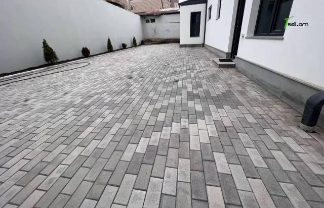 Երկու հարկանի քարե տուն Գոգոլի փողոցում Քանաքեռ Զեյթունում, 550 ք.մ., 3+ սանհանգույց