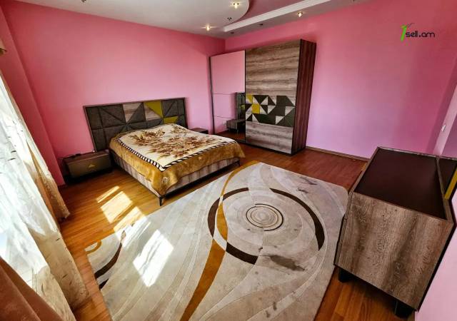 Երեք հարկանի քարե տուն Աջափնյակում, 1200 ք.մ., 2 սանհանգույց, եվրովերանորոգված