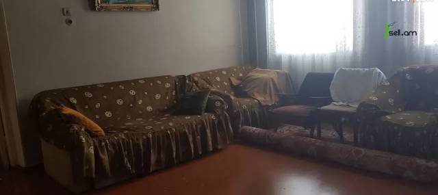 Երկու հարկանի քարե տուն Չարենցի փողոցում կենտրոնում, 435 ք.մ., կոսմետիկ վերանորոգում