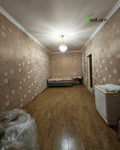 Մեկ հարկանի քարե տուն Գաջագործների փողոցում Էրեբունիում, 600 ք.մ.