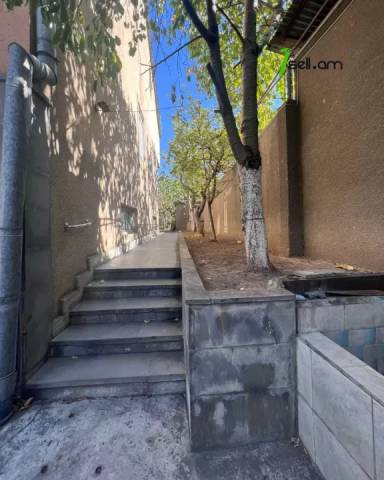 Երեք հարկանի քարե տուն Մարշալ Բաղրամյան պողոտայում Արաբկիրում, 840 ք.մ., 2 սանհանգույց