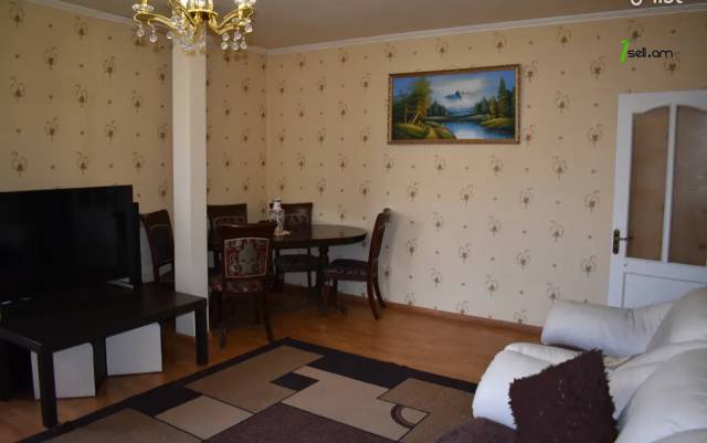3 սենյականոց բնակարան Կարապետ Ուլնեցու փողոցում, 90 ք.մ., 2/6 հարկ, եվրովերանորոգված, քարե շենք