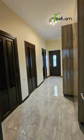 Երկու հարկանի քարե տուն Նոր Արեշի 7-րդ փողոցում Էրեբունիում, 520 քմ, 3+ սանհանգույց