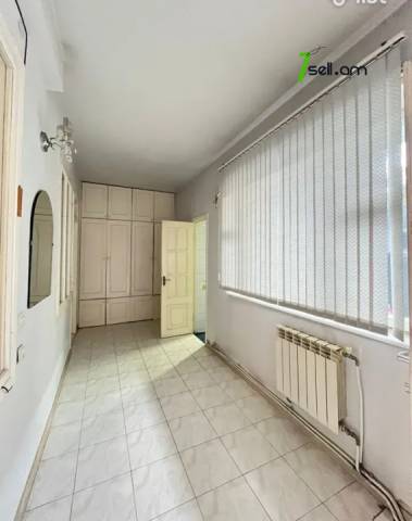 Երկու հարկանի քարե տուն Մարշալ Խուդյակովի փողոցում Ավանում, 286 ք.մ., 2 սանհանգույց