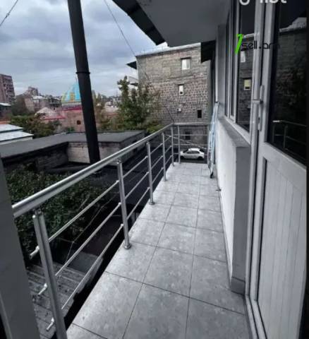 3 սենյականոց բնակարան, Zaqyan Street, 70 ք.մ., 3/5 հարկ, կապիտալ վերանորոգված, քարե շենք