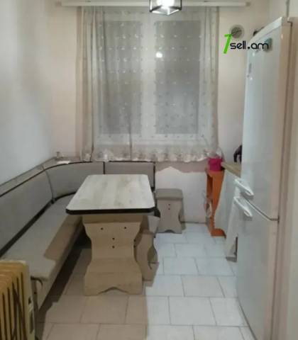 1 սենյականոց բնակարան Բագրատունյաց փողոցում, 45 ք.մ., կապիտալ վերանորոգված, քարե շենք