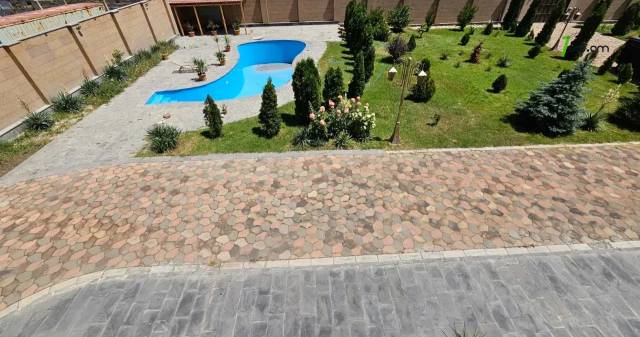 Երկու հարկանի քարե տուն Սիլիկյանի 5-րդ փողոցում Աջափնյակում, 3000 քմ, 2 սանհանգույց, մեծ հողամաս