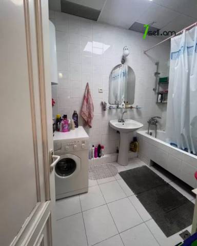 Երեք հարկանի քարե տուն Մարշալ Բաղրամյան պողոտայում Արաբկիրում, 840 ք.մ., 2 սանհանգույց