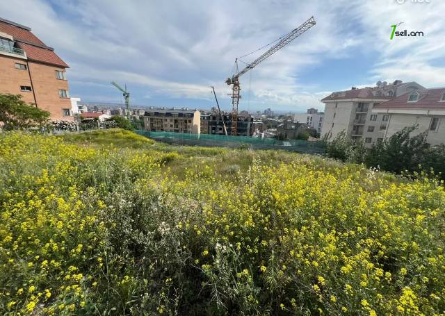 Հողատարածք բնակելի շինությունների համար Վերին Անտառային փողոցում կենտրոնում, 1164 քմ