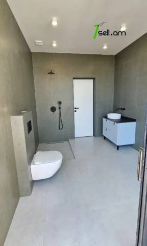 Մեկ հարկանի քարե տուն Զովունիում, 1150 ք.մ., 3+ սանհանգույց, դիզայներական ոճով վերանորոգված