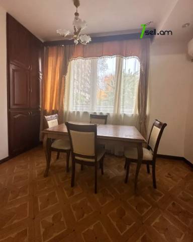 3 սենյականոց բնակարան Մոսկովյան փողոցում, 93 ք.մ., 2 սանհանգույց, նախավերջին հարկ