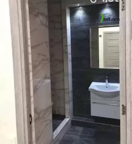 2 սենյականոց բնակարան Հրաչյա Քոչար փողոցում, 70 ք.մ., նախավերջին հարկ, եվրովերանորոգված, քարե շենք