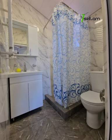 Երկու հարկանի քարե տուն 1-ին փողոցում Բյուրեղավանում, 700 քմ, 3+ սանհանգույց, կապիտալ վերանորոգված