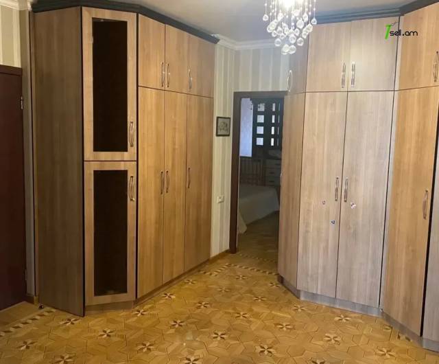 2 սենյականոց բնակարան Ավետ Ավետիսյան փողոցում, 75 քմ, 4/8 հարկ, կապիտալ վերանորոգված, քարե շենք