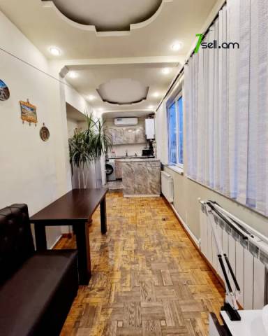 3 սենյականոց բնակարան Էրեբունու փողոցում, 78 ք.մ., կապիտալ վերանորոգված, քարե շենք