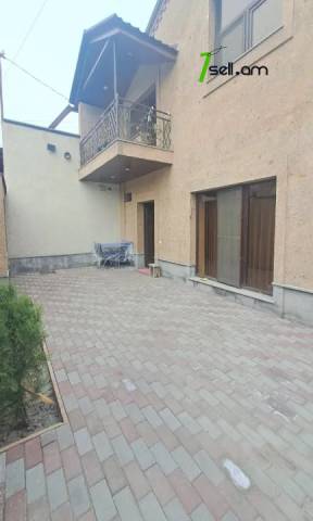 Երկու հարկանի քարե տուն Մայիսի 9-ի փողոցում Շենգավիթում, 150 քմ, 2 սանհանգույց, եվրովերանորոգված