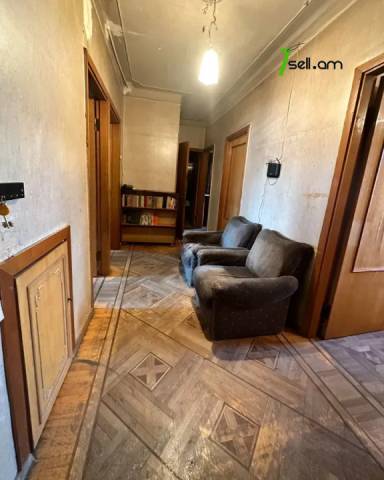 4 սենյականոց բնակարան Երվանդ Քոչարի փողոցում, 85 ք.մ., մի քանի պատշգամբ, 7/9 հարկ