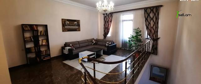 Երկու հարկանի քարե տուն Դավիթ Բեկի փողոցում Էրեբունիում, 530 ք.մ., 2 սանհանգույց