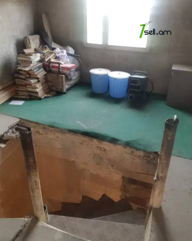 7 սենյականոց բնակարան Գրիգոր Լուսավորչի փողոցում, 221 ք.մ., 2 սանհանգույց, քարե շենք