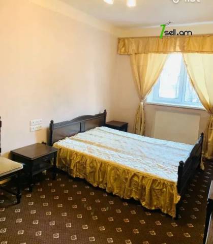 1 սենյականոց բնակարան Շինարարների փողոցում, 30 քմ, 2/4 հարկ, կոսմետիկ վերանորոգում, քարե շենք