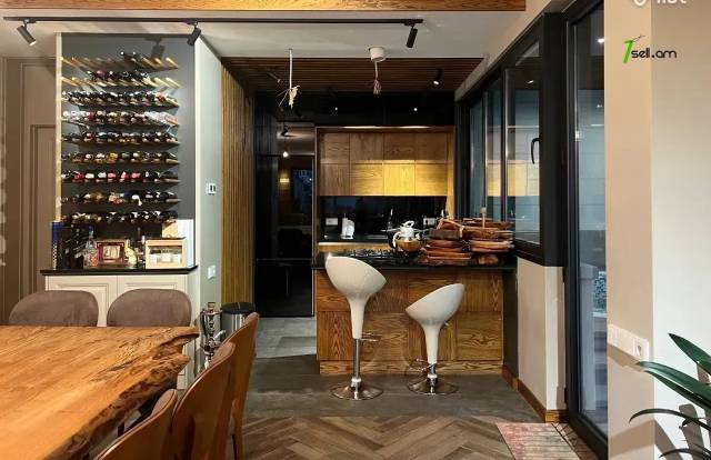 Ընդարձակ 3 սենյականոց բնակարան նորակառույց շենքում Վիկտոր Համբարձումյան փողոցում, 267 ք.մ.