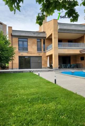 Երեք հարկանի տուն Մարշալ Բաբաջանյան փողոցում Ավանում, 715 քմ, 3+ սանհանգույց