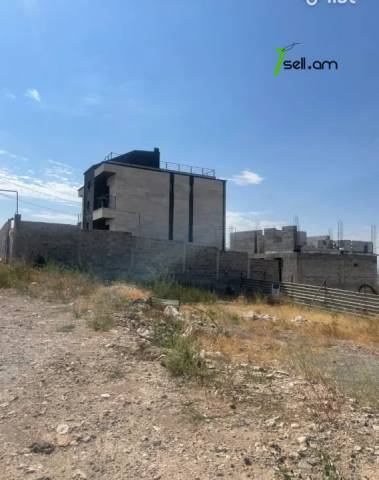 Հողատարածք բնակելի շինությունների համար Ղափանցյան փողոցում Արաբկիրում, 500 քմ