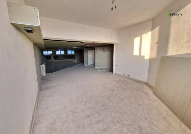 Բազմաֆունկցիոնալ գույք Պրահայի փողոցում կենտրոնում, 960 ք.մ.