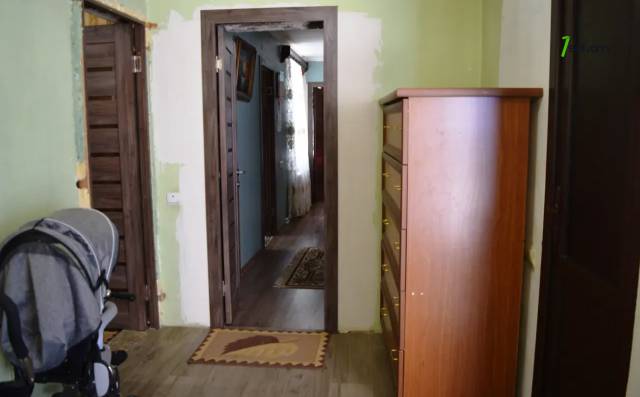 Երկու հարկանի քարե տուն Կնունյանց փողոցում Գյումրիում, 279 քմ, 2 սանհանգույց, եվրովերանորոգված