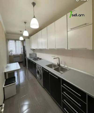 4 սենյականոց բնակարան, Աթոյան փողոցի նրբանցք, 93 ք.մ., 3/5 հարկ, կապիտալ վերանորոգված, քարե շենք