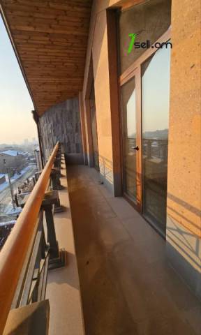 Երեք հարկանի քարե տուն Մոլդովական փողոցում Նոր Նորքում, 1240 ք.մ., 3+ սանհանգույց