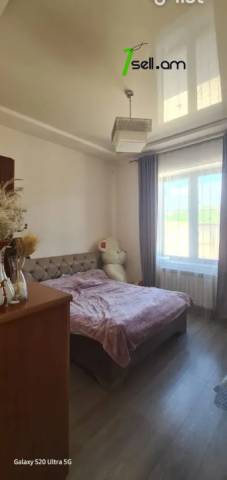 Երեք հարկանի տուն, Դուրյան թաղամաս Ավանում, 360 ք.մ., 2 սանհանգույց, եվրովերանորոգված