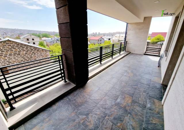 Չորս հարկանի տուն Առինջի 21-րդ փողոցում Առինջում, 950 ք.մ., 3+ սանհանգույց