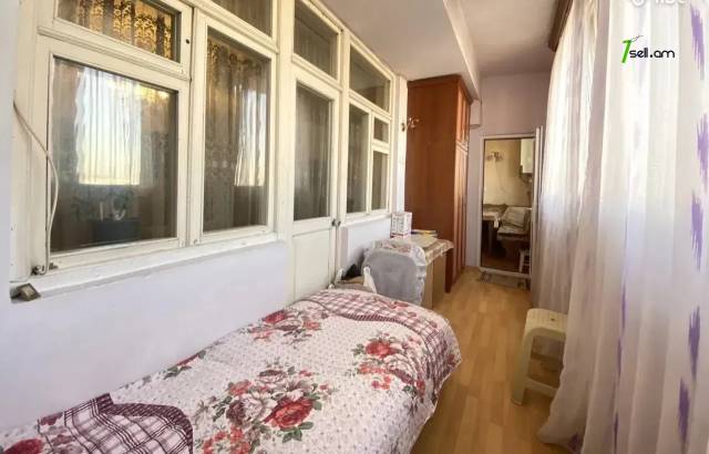 2 սենյականոց բնակարան Չեխովի փողոցում, 80 քմ, 6/13 հարկ, մի քանի պատշգամբ, մասնակի վերանորոգում