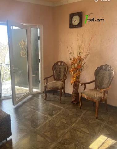 Երկու հարկանի քարե տուն 1-ին փողոցում Նուռնուսում, 120 ք.մ., 2 սանհանգույց, կապիտալ վերանորոգված