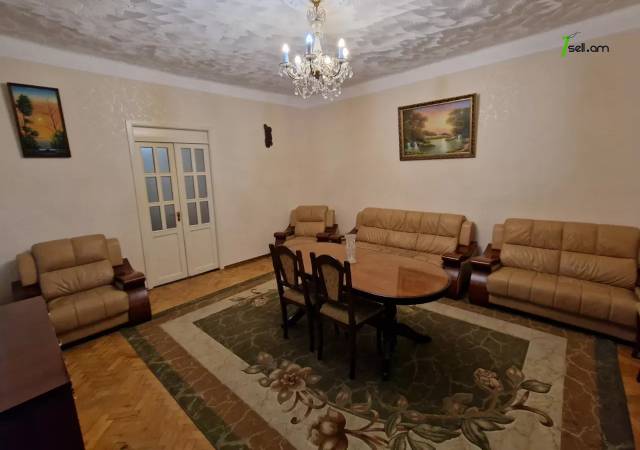 Մեկ հարկանի քարե տուն Լեռ Կամսարի փողոցում Արաբկիրում, 120 ք.մ., կոսմետիկ վերանորոգում