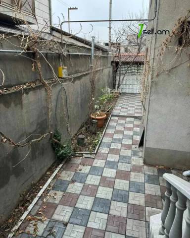 Երկու հարկանի քարե տուն Մարշալ Բաղրամյան պողոտայում Արաբկիրում, 130 ք.մ., 2 սանհանգույց